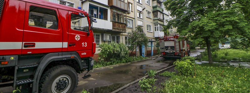 В Киеве на Воскресенке из-за стиральной машины загорелась квартира