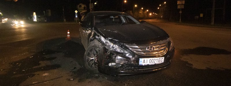 В Пуще-Водице в Киеве столкнулись "Газель" и Sonata: водителя Hyundai доставили в больницу