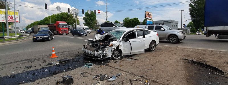 Под Киевом Ford влетел в самосвал: водитель умер в карете скорой помощи