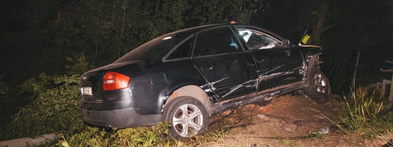 Под Киевом Audi с пьяными пассажирами вылетела в кювет: водитель сбежал