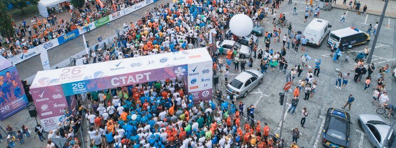 В центре Киева Кличко и тысячи бегунов приняли участие в благотворительном забеге