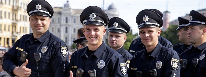 В Киеве представили первых офицеров громады: что они будут делать и как стать одним из них