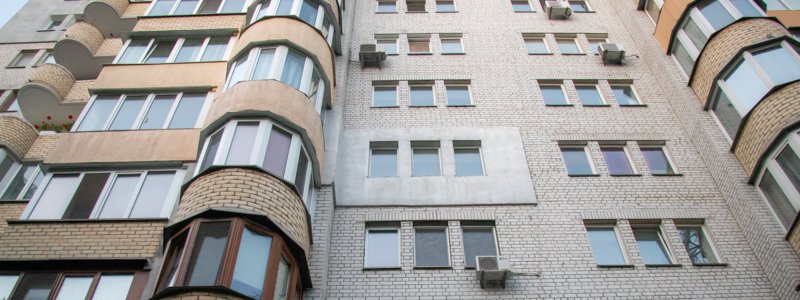 В Киеве на Святошино подросток выпал из окна 12 этажа