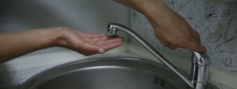 Жителям Печерского района Киева отключили горячую воду: причины и адреса