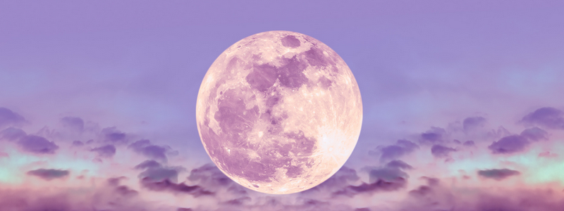 Клубничная луна: когда состоится и в чем секрет первого летнего полнолуния