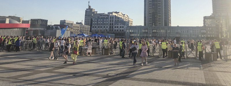 Концерт MONATIKа в Киеве: что сейчас происходит на НСК "Олимпийский"