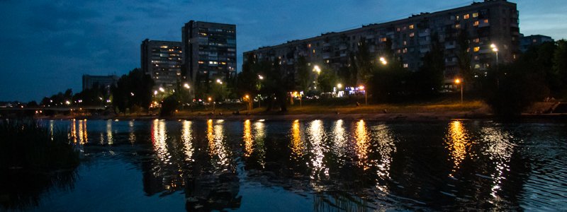 В Киеве мужчина решил переплыть Русановский канал и утонул: друзья погибшего забрали его вещи