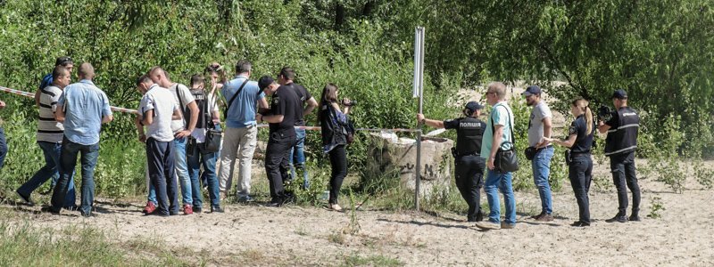 В Киеве на пляже Троещины нашли тело мужчины с пулей в голове