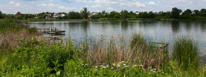 Под Киевом со дна озера достали тело 18-летнего парня