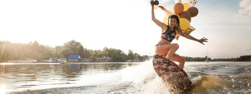 В Украине пройдет первый фестиваль по вейксерфингу в городе Kyiv City Swell