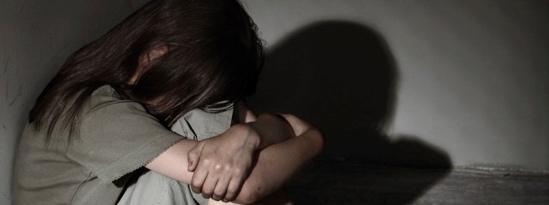 В Киеве мужчина регулярно насиловал 9-летнюю дочь своей жены