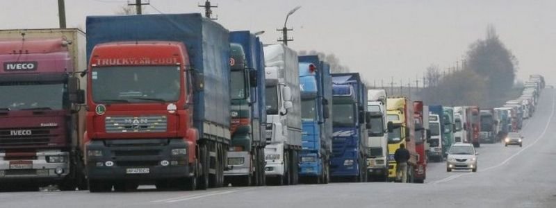 Из-за дневной жары в Киев ограничили въезд грузовикам