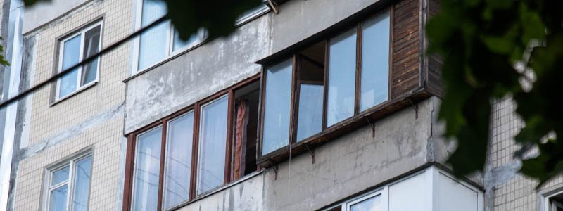 В Киеве на Соломенке парень из-за плохой оценки выпрыгнул с шестого этажа