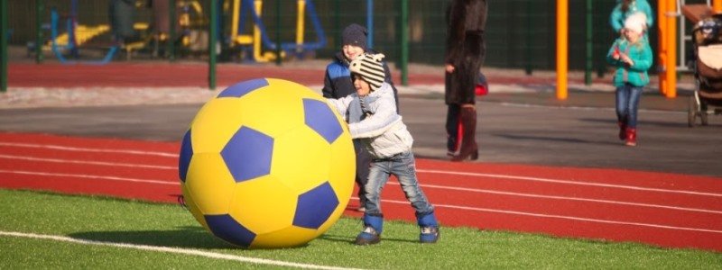 Новые футбольные поля, бассейны и спорткомплексы: как воспитать новых "Пеле" и "Месси" в Днепропетровской области