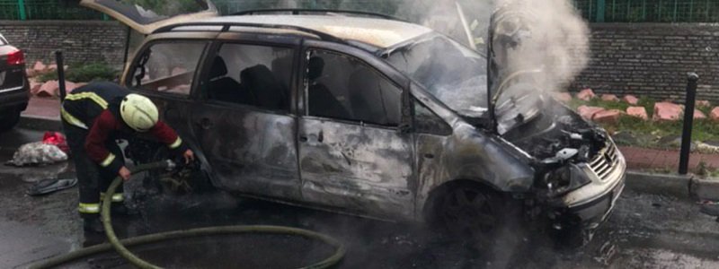 В Киеве на Оболони за утро сгорели два Volkswagen