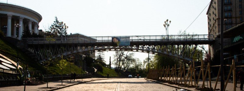 В Киеве запретят ходить по мосту на Аллее Небесной Сотни
