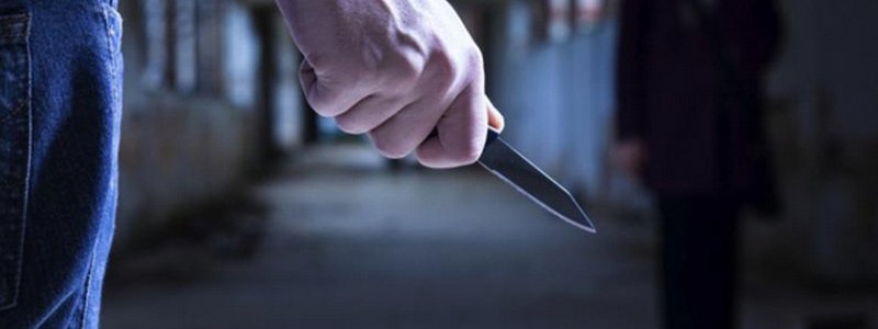 В Киеве мужчина пырнул коллегу ножом в живот: что грозит нападавшему