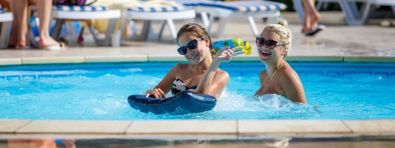 Покупаться и позагорать: ТОП лучших открытых бассейнов Киева
