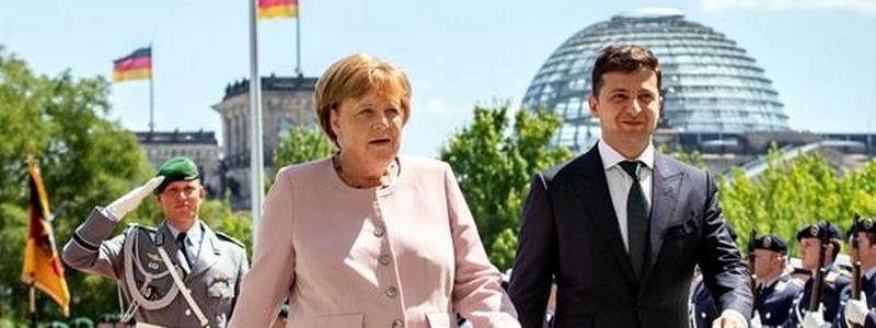 На встрече с Зеленским в Германии Меркель стало плохо
