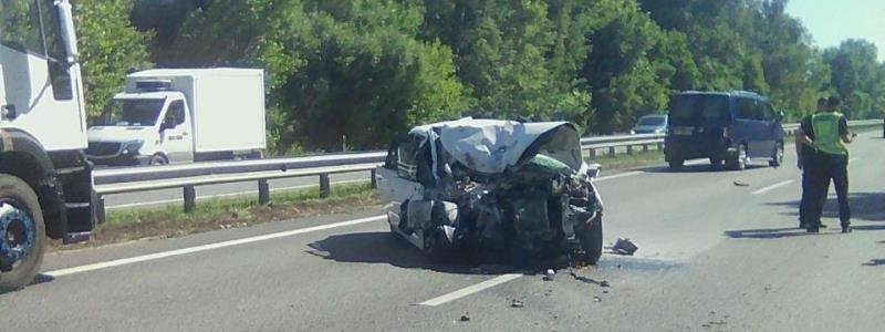 Под Киевом водитель на Citroen потерял управление и врезался в Toyota: двоих детей увезла "скорая"