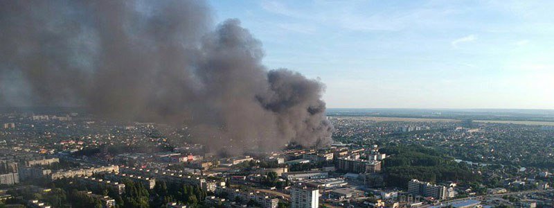Масштабный пожар на Борщаговке в Киеве: что горит