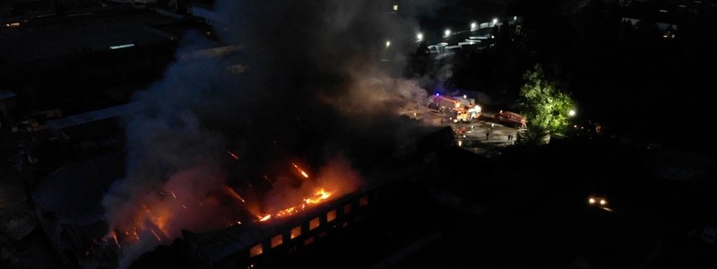 Масштабный пожар на Борщаговке под Киевом: первые кадры с высоты над пылающими складами