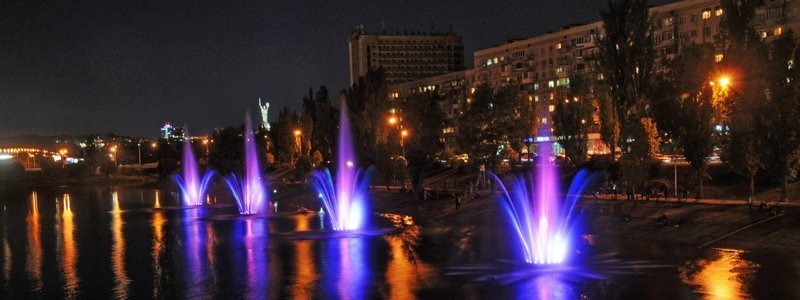 Непогода в Киеве оставила Русановский канал без фонтанов