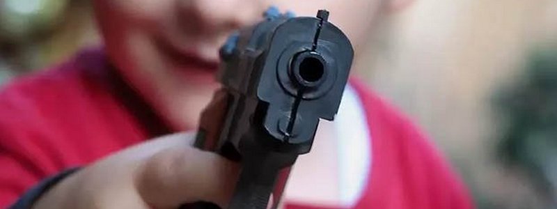 Под Киевом 6-летняя девочка выстрелила из винтовки в подружку