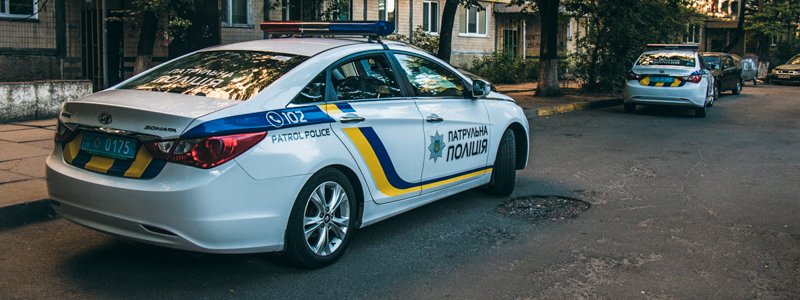 В Киеве задержали мужчину, который пырнул девушку ножом: подробности нападения