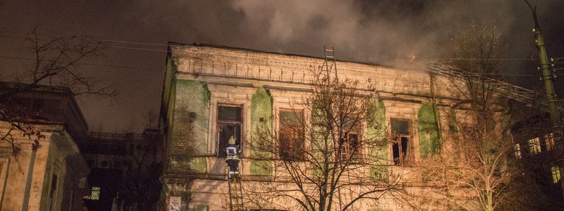Пожар на Подоле: что грозит владельцу сгоревшего старинного дома
