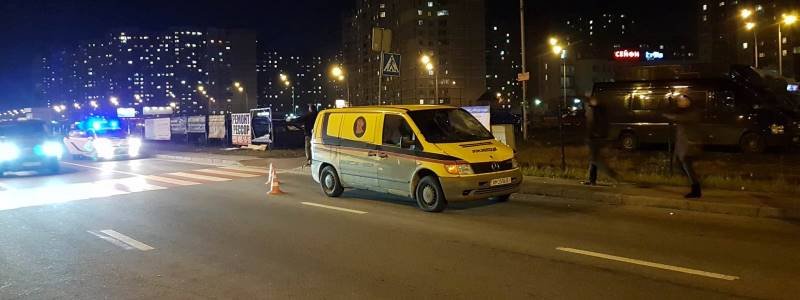 В Киеве пешеход выбежал на зебру и попал под колеса авто