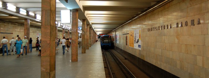 На станции метро "Контрактовая площадь" умер мужчина