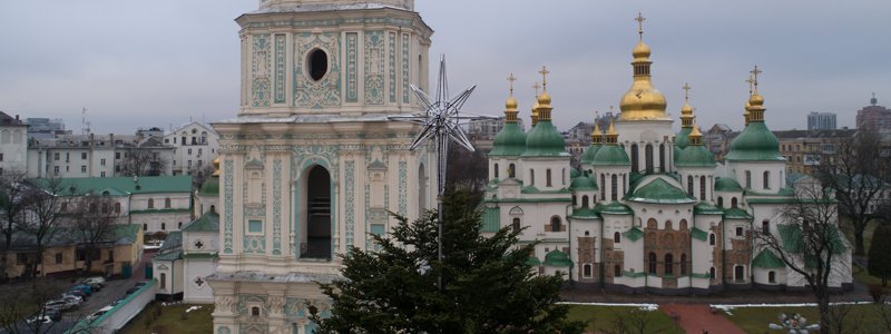 Праздник приближается: в Киеве начали украшать главную елку Украины