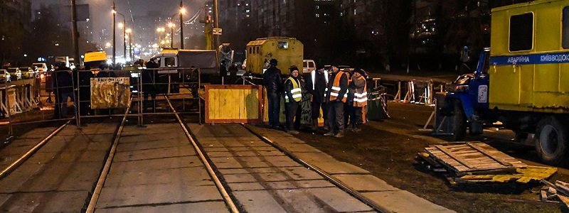 В Киеве из-за аварии в канализации перестанет ходить трамвай: узнай подробности