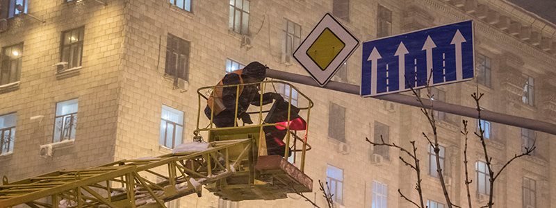 В центре Киева порывом ветра оторвало светофор
