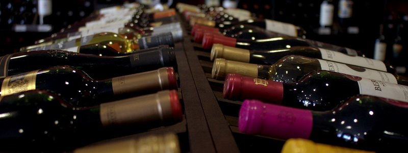 Дарим вино правильно: когда стоит и не стоит покупать вино в подарок, - рассказывает Alcomag