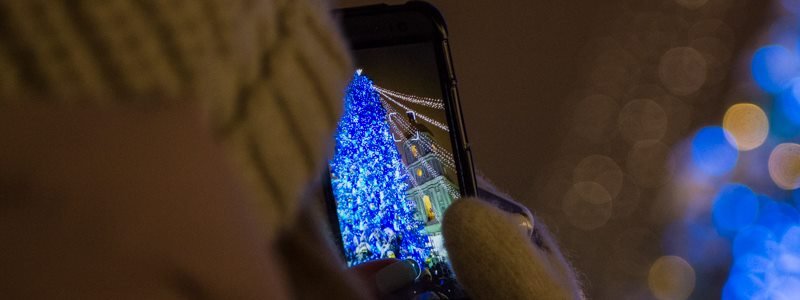 В Киеве засияла волшебными огоньками главная елка страны