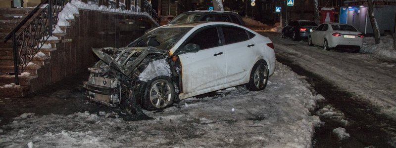 В центральном районе Киева девушке сожгли автомобиль