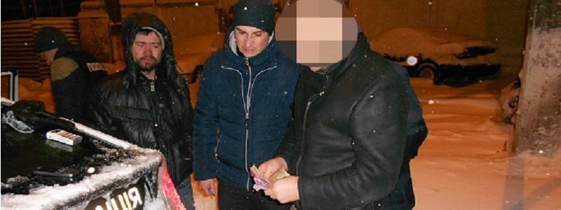 В Киеве по плану похитили иностранца и не по сценарию подрезали его ножом