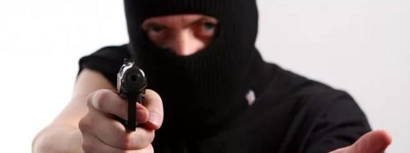 В Киеве мужчина с пистолетом ворвался в лотерею, чтобы украсть билеты