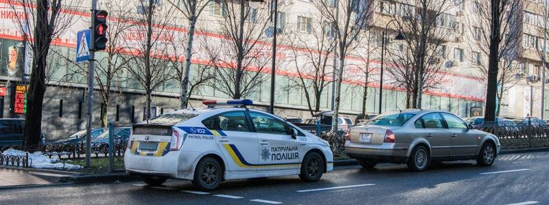В центре Киева автомобиль на евробляхах сбил пешехода на "зебре"