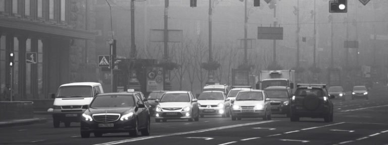 В Киеве ожидается густой туман: видимость на дорогах ограничена