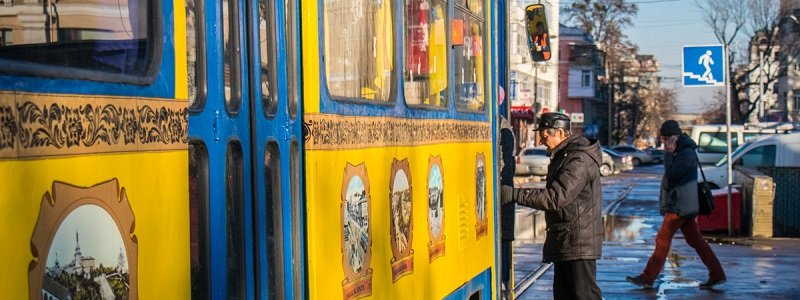 В Киеве в новогоднюю ночь трамваи, троллейбусы и автобусы изменят маршруты