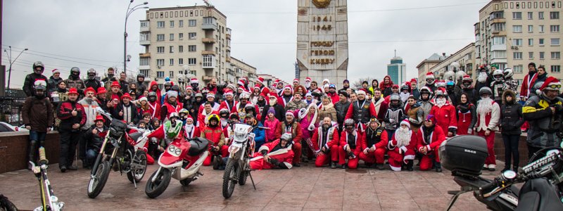 Вирастюк и его санта-банда на мотоциклах прокатила по Киеву соблазнительных Снегурочек