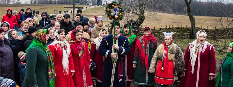 В "Пирогово" на Рождество водили хороводы, колядовали и воскресили козу