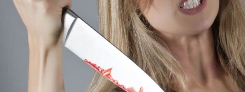 В Киеве пьяная женщина подралась с сожителем и пырнула его ножом