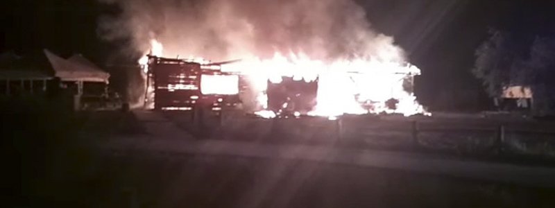 В Киеве на Осокорках огонь полностью уничтожил кафе