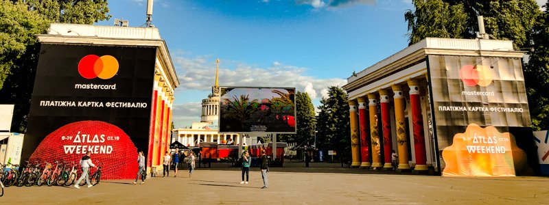 Что происходит на ВДНГ в Киеве за день до Atlas Weekend