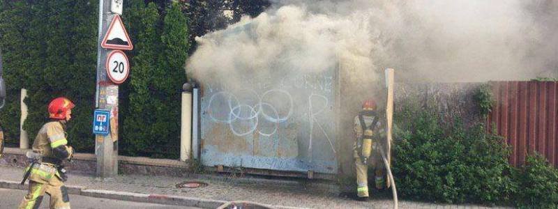 В центре Киева человек заживо сгорел в вагончике