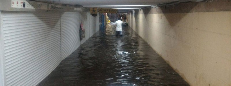 В Киеве из-за ливня коммунальщики работают в усиленном режиме: куда звонить в случае потопа